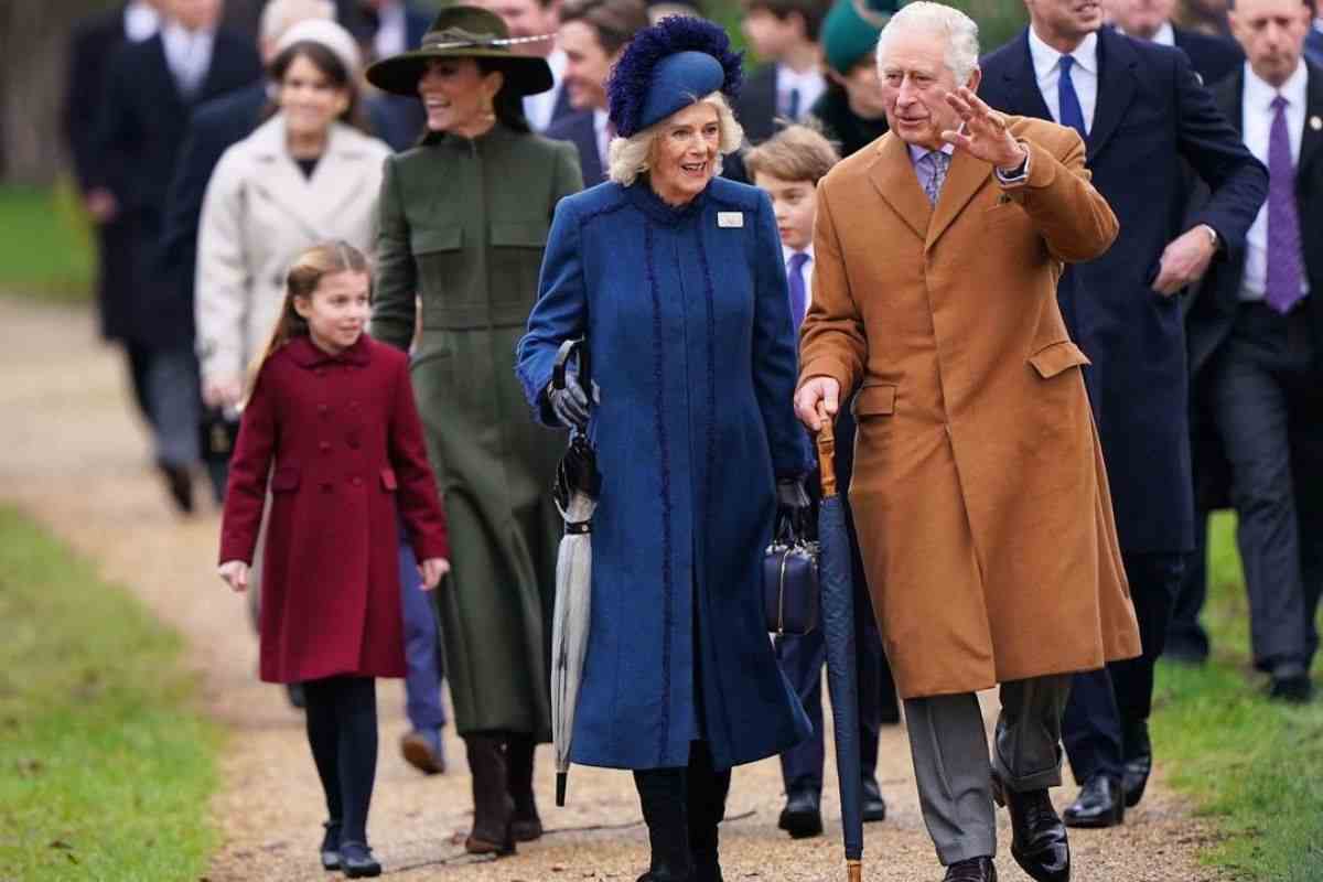 Carlo passeggia con Camilla a Sandringham