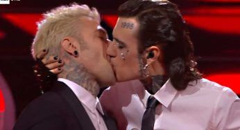 Sanremo, ma quale Fedez e Rosa Chemical: la vera star è lui, seduto accanto
