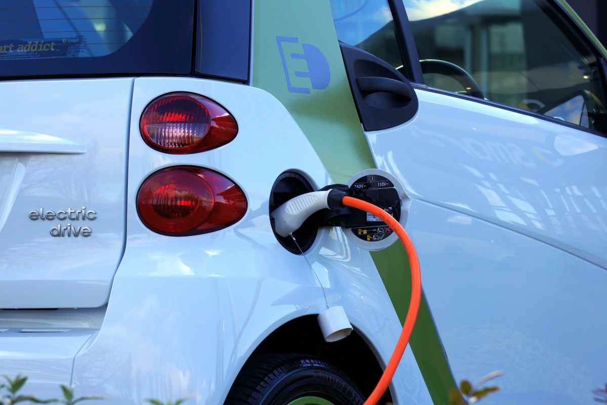 Auto elettriche rovineranno italiani