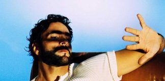 Marco Mengoni in penombra