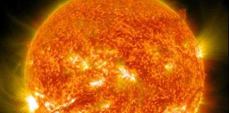 Sole, un filamento di plasma si stacca dalla superficie
