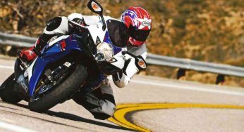 Vai in moto e non sai come lavare la tua tuta? Servono poche mosse