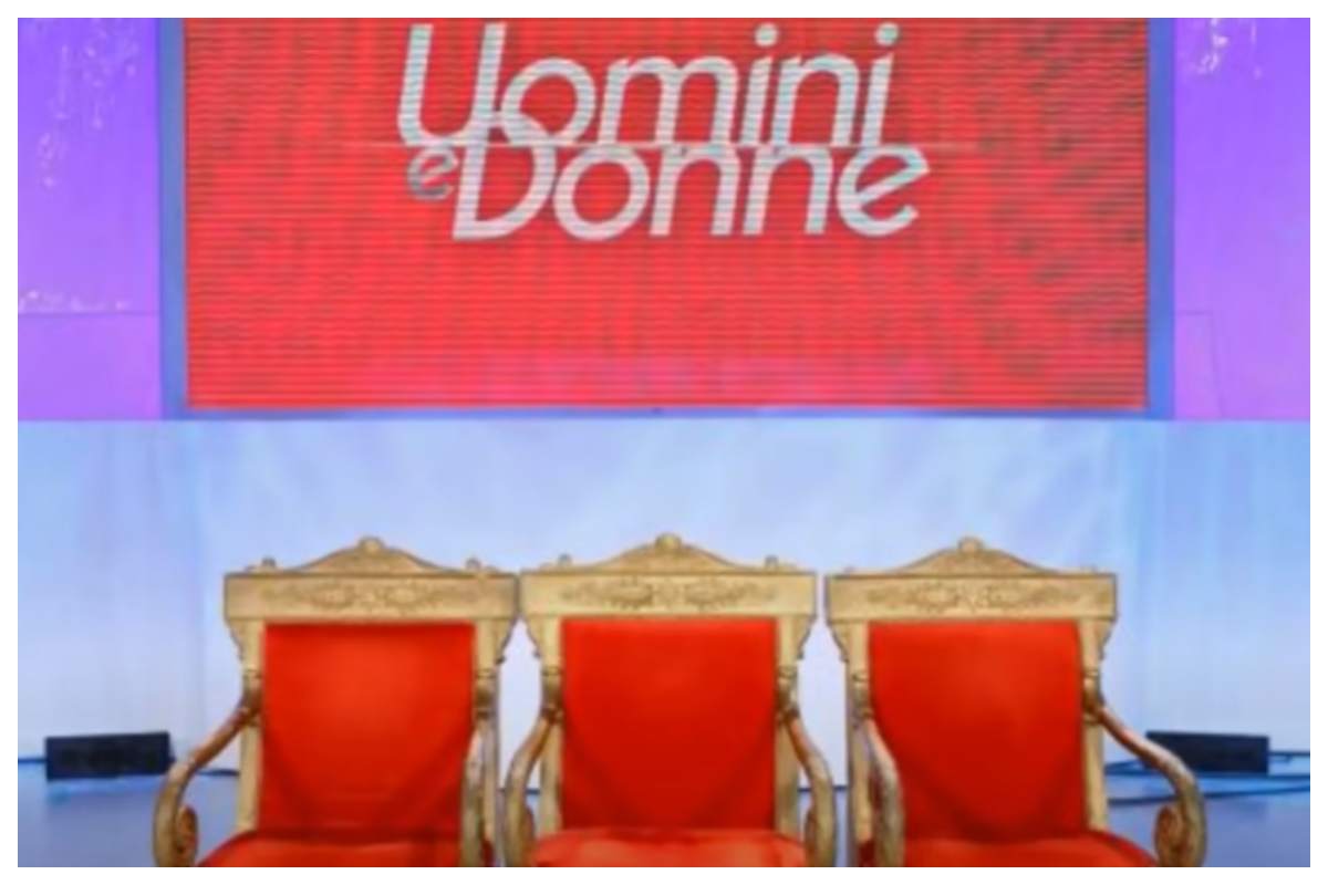 Uomini e donne studio vuoto