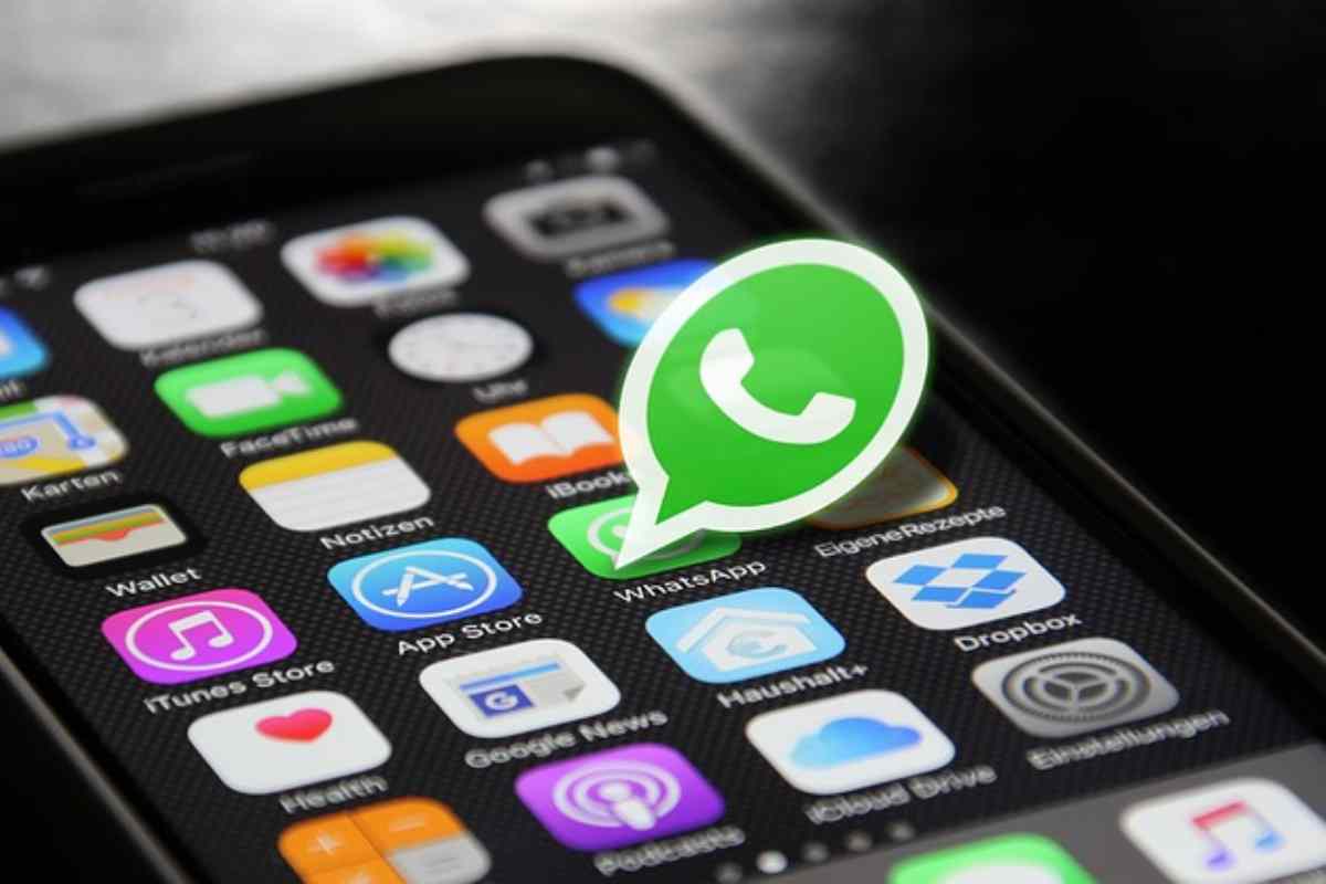 WhatsApp trucco posizione auto