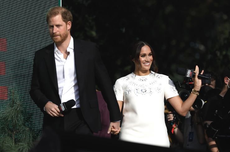 harry meghan contrattacco sfratto