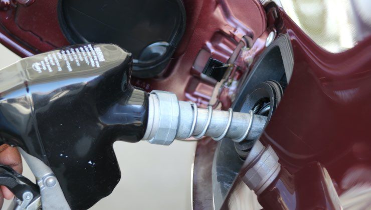 Cambiano i prezzi di diesel e benzina, nuovi aumenti per i carburanti