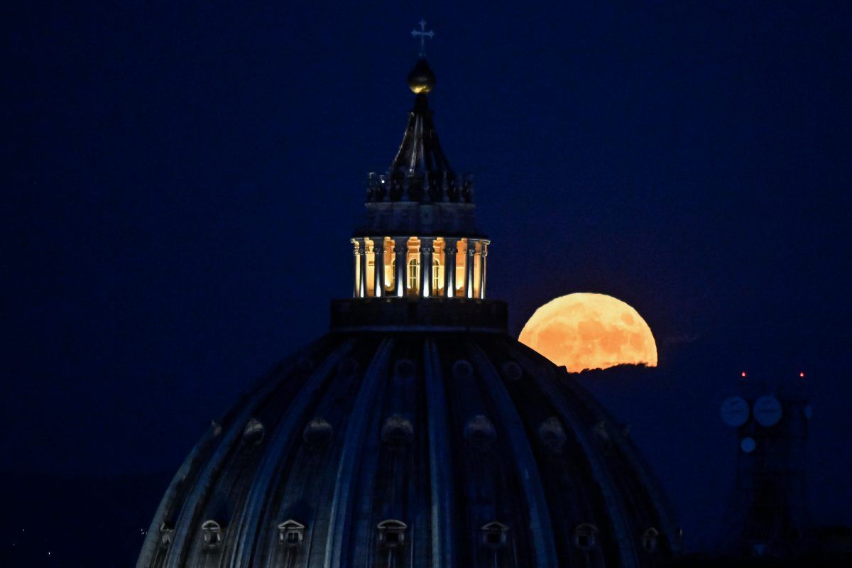 Roma - il Cupolone di notte Il giardino più bello del mondo